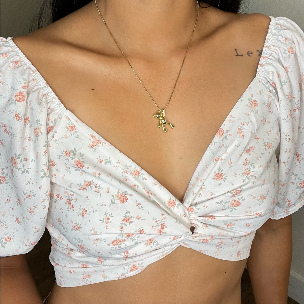 Beautiful elegant and sexy blouse! 💄💋